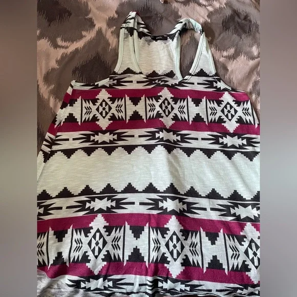 Patterned Tank - Picture 1 of 2